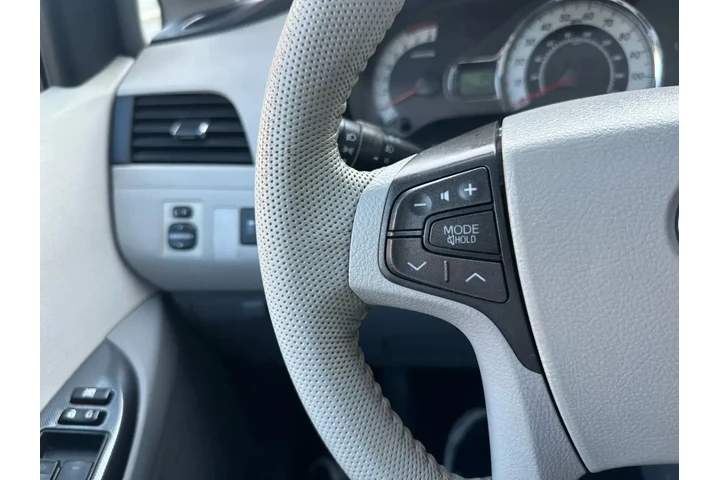 $13495 : 2012 TOYOTA SIENNA image 1