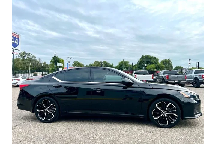 $23995 : 2023 Altima 2.5 SR image 7