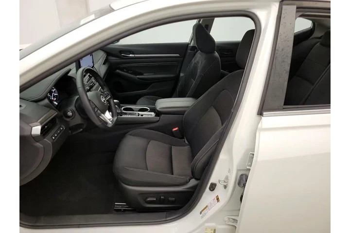 $20998 : Nissan Altima 2023 2.5 SV 4d image 3