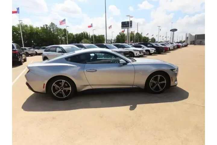 $27945 : Ford Mustang 2024 EcoBoost 2 image 8