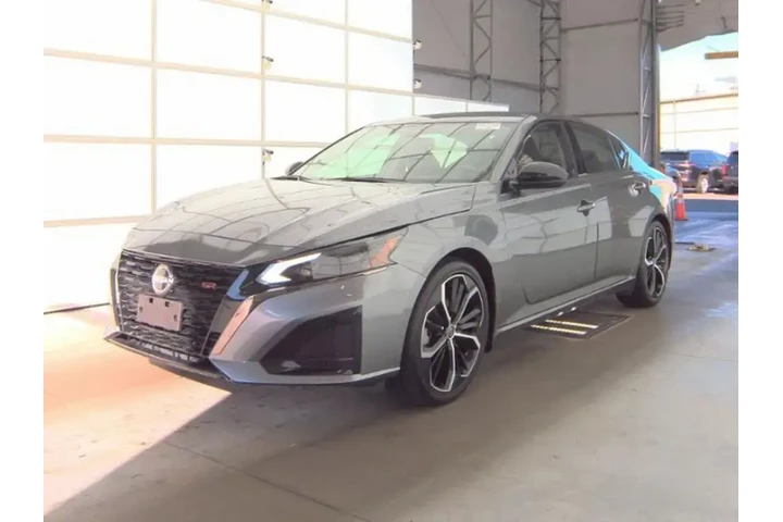 $19949 : Nissan Altima 2023 2.5 SR 4d image 2