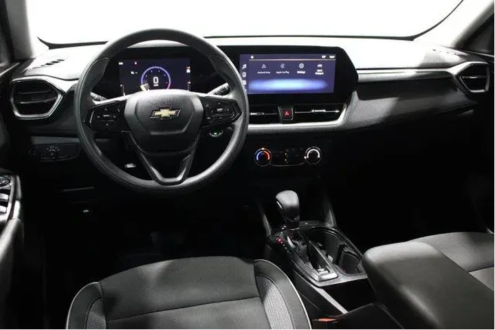 $24982 : Chevrolet Trailblazer 2025 L image 2