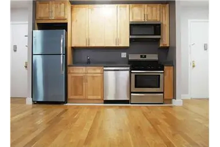 $5500 : Rental property with 3 bedro image 2