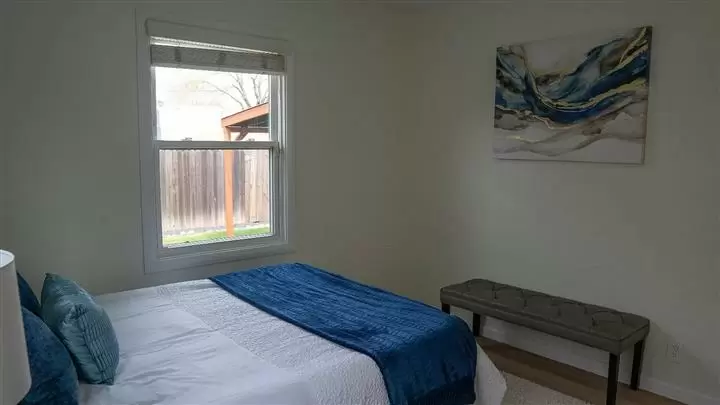 $1100 : property is NEWLY REMODELED . image 5