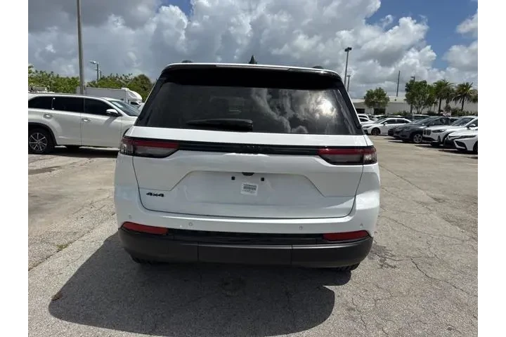 $37988 : Jeep Grand Cherokee 2024 4x4 image 4