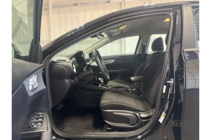 $15773 : Kia Forte 2022 FE 4dr Sedan image 9