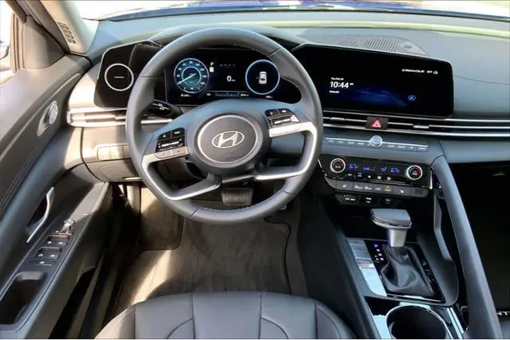 $27987 : Hyundai ELANTRA 2026 Limited image 6