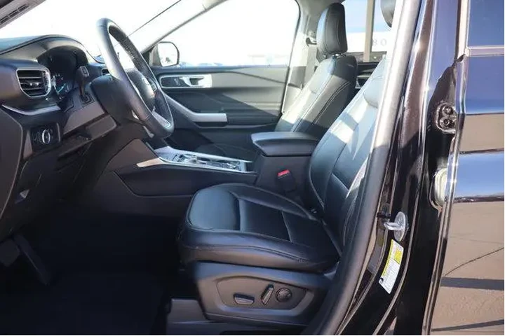 $35990 : Ford Explorer 2023 AWD XLT 4 image 9
