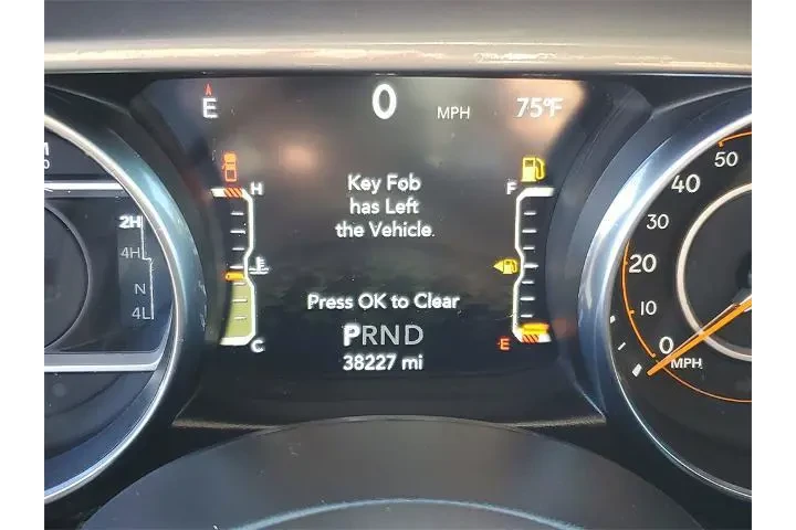 $28500 : Jeep Gladiator 2021 4x4 Spor image 9