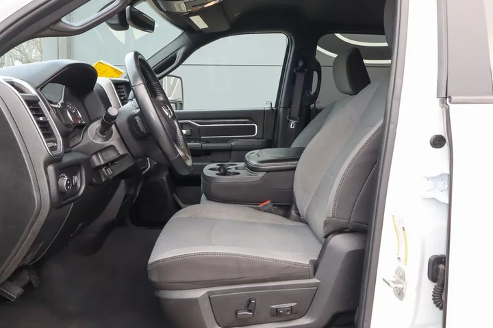 $46988 : 2024 2500 Big Horn 4x4 Crew C image 7