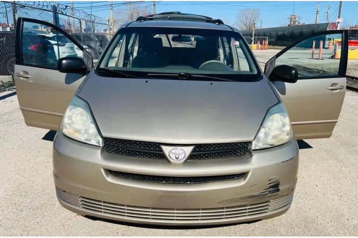 $5799 : 2004 Sienna LE 8 Passenger image 3