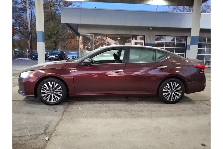 $24832 : Nissan Altima 2024 2.5 SV 4d image 6