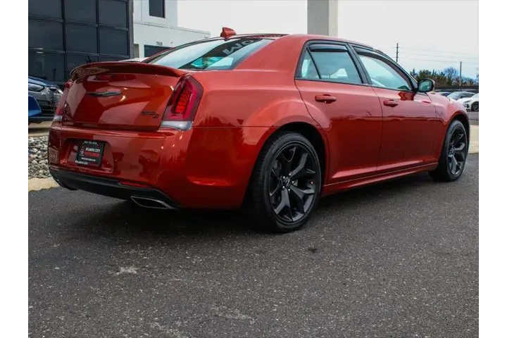 $31990 : Chrysler 300 2021 S V8 4dr S image 6