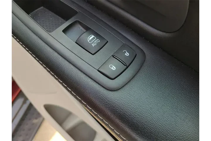 Dodge Grand Caravan 2017 SXT image 9