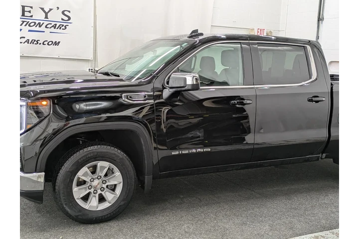 $37995 : Pre-Owned 2024 Sierra 1500 SLE image 1