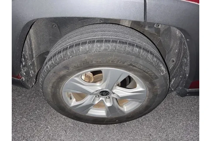 $28778 : Toyota RAV4 2021 AWD XLE 4dr image 5