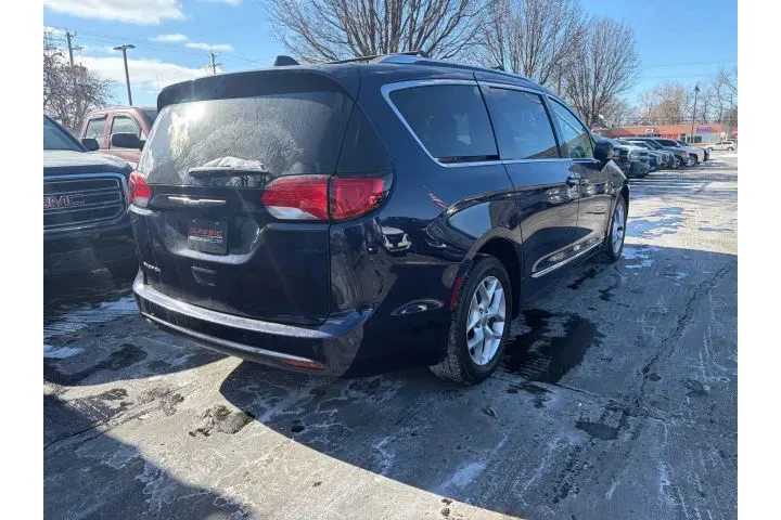 $12995 : 2017 PACIFICA image 3