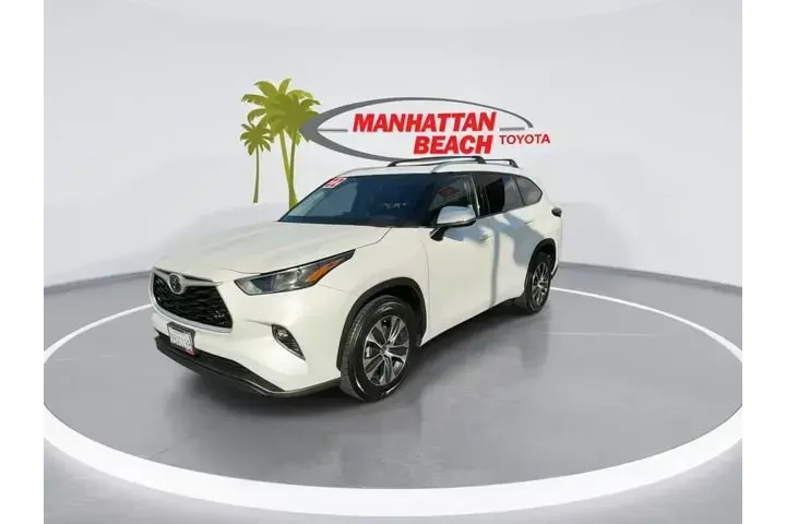 $34566 : Toyota Highlander 2022 XLE 4 image 4