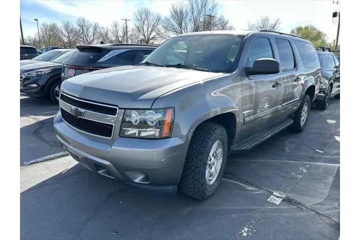 $9800 : Chevrolet Suburban 2008 4x4 image 1