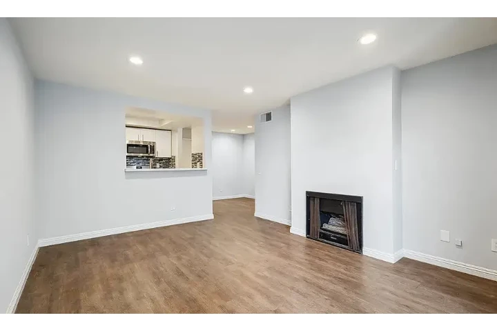 $1450 : 1Bed 1 bath Apt in Koreatown image 3