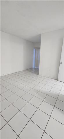 $2150 : Kendall first Floor For Rent image 2