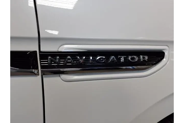 $93995 : Lincoln Navigator 2024 4x4 B image 7