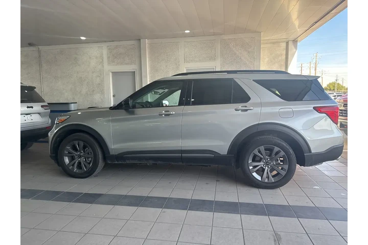 $30882 : Ford Explorer 2024 XLT 4dr S image 8