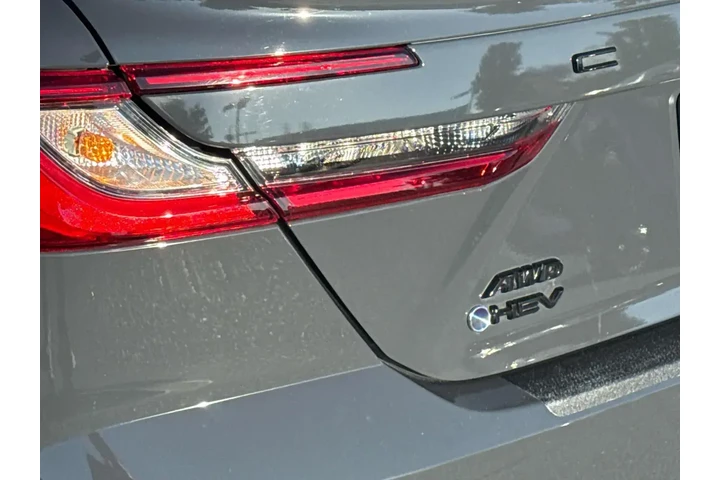 $33980 : Toyota Camry 2025 AWD SE 4dr image 6