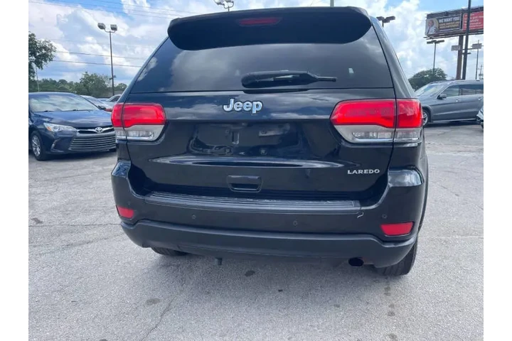 $10900 : 2018 Grand Cherokee Laredo E image 5