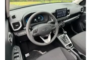 $22415 : Hyundai VENUE 2026 SE 4dr Cr thumbnail