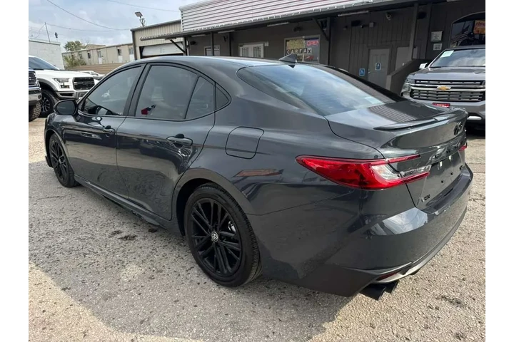 2025 Camry SE image 4