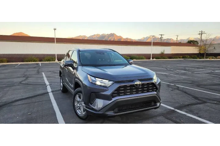 $26200 : 2022 RAV4 XLE image 3