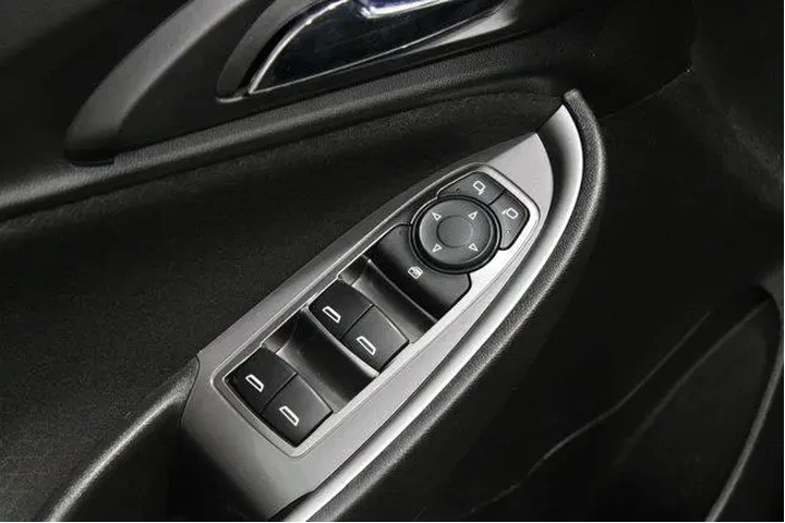 $17988 : Chevrolet Malibu 2020 RS 4dr image 4