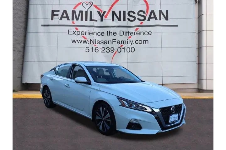 $27309 : Nissan Altima 2022 2.5 SL 4d image 1