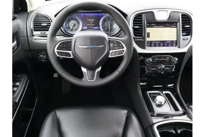 $38988 : Chrysler 300 2023 AWD Tourin image 9