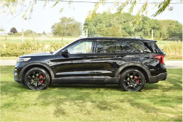 $37990 : Ford Explorer 2022 AWD ST 4d image 4