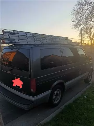 $5200 : GMC SAFARI image 3