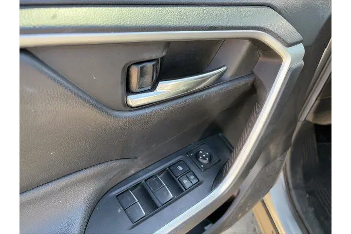 $19900 : Toyota RAV4 2022 XLE Premium image 10