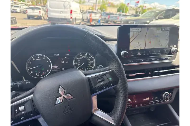 $24995 : Mitsubishi Outlander 2024 AW image 9