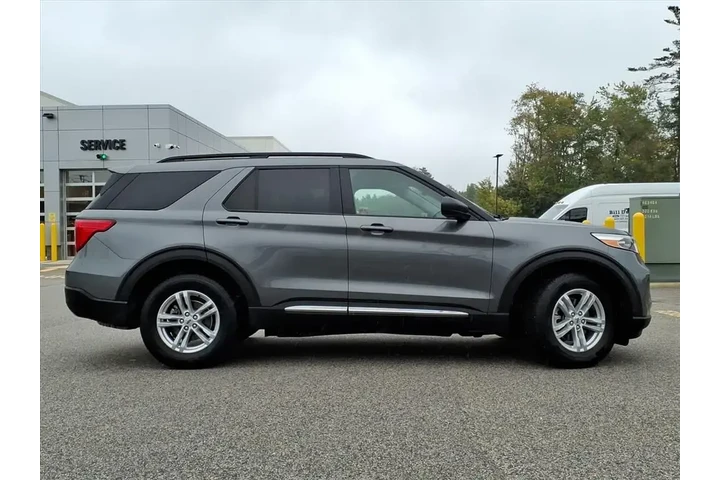 $28777 : Ford Explorer 2023 AWD XLT 4 image 2