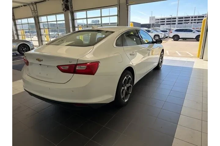 $19315 : Chevrolet Malibu 2024 LT 4dr image 4