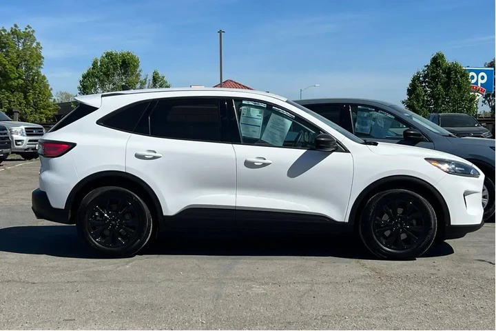 $19500 : Ford Escape 2022 SE 4dr SUV image 3