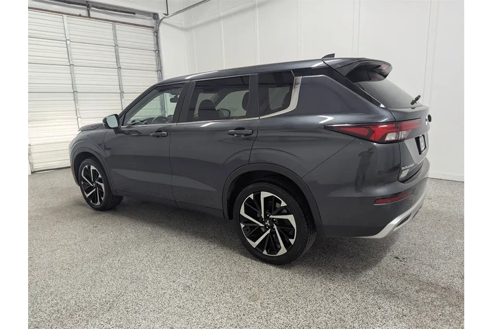 $25497 : Mitsubishi Outlander 2024 SE image 4