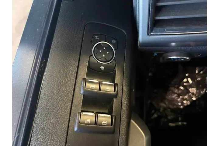 $21981 : Ford F-150 2017 4x2 XLT 4dr image 6