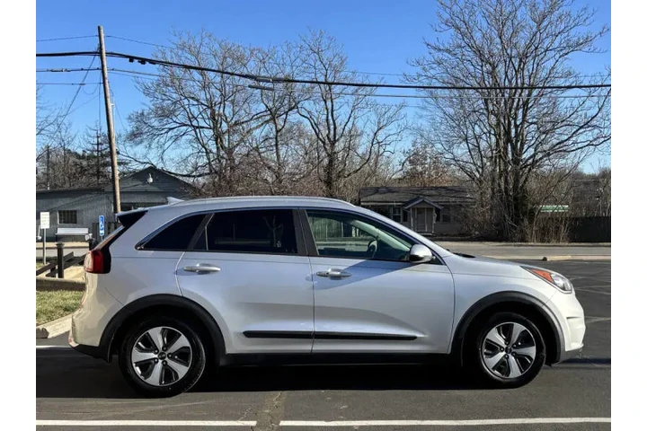 $7999 : 2017 Niro LX image 9