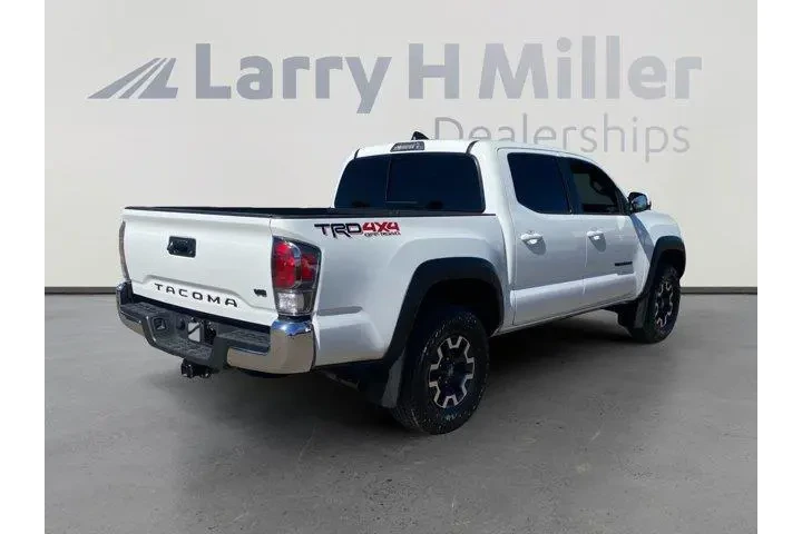 Toyota Tacoma 2023 4x4 SR5 V image 5