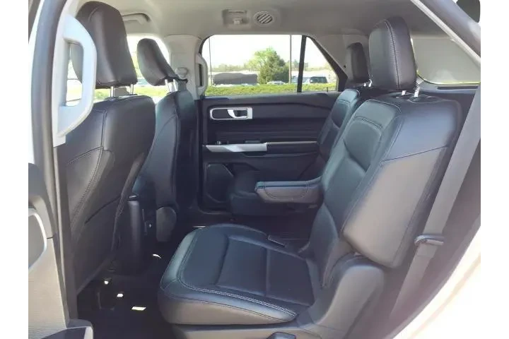 $32000 : Ford Explorer 2022 AWD XLT 4 image 5