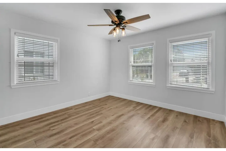 $2500 : 3 Bedroom home in James M wood image 8