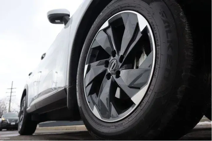 $22238 : Nissan Rogue 2025 SV 4dr Cro image 9