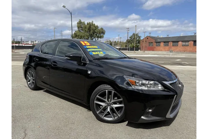 2015 CT 200h image 3